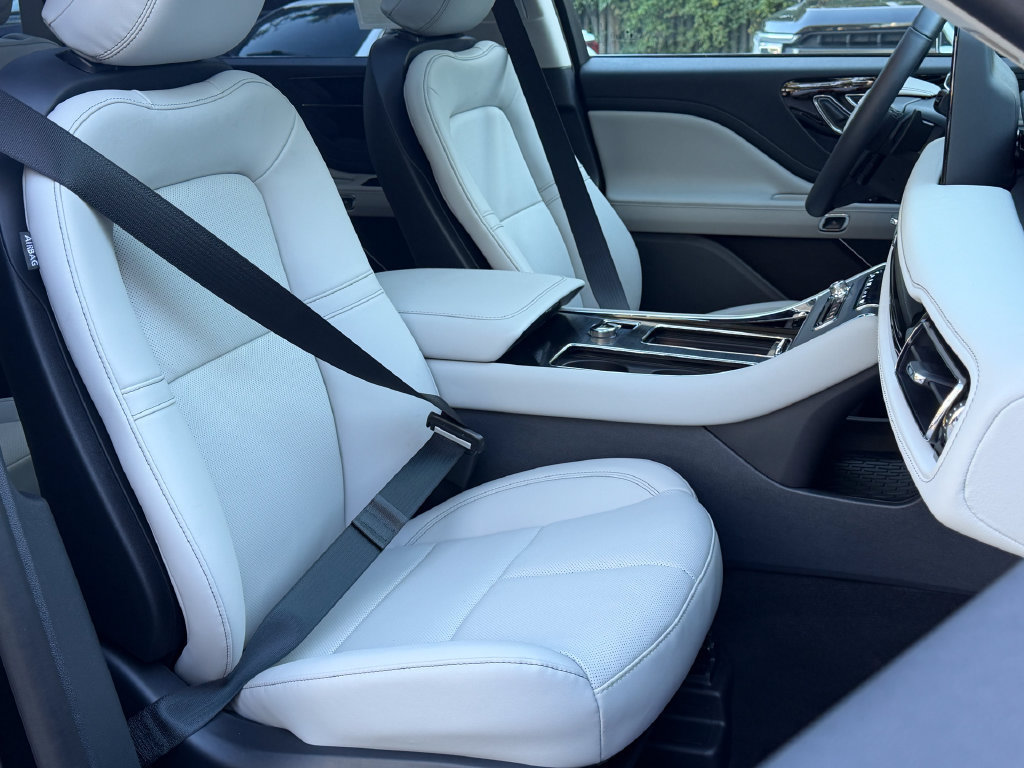 New 2026 Lincoln Aviator AWD image 8