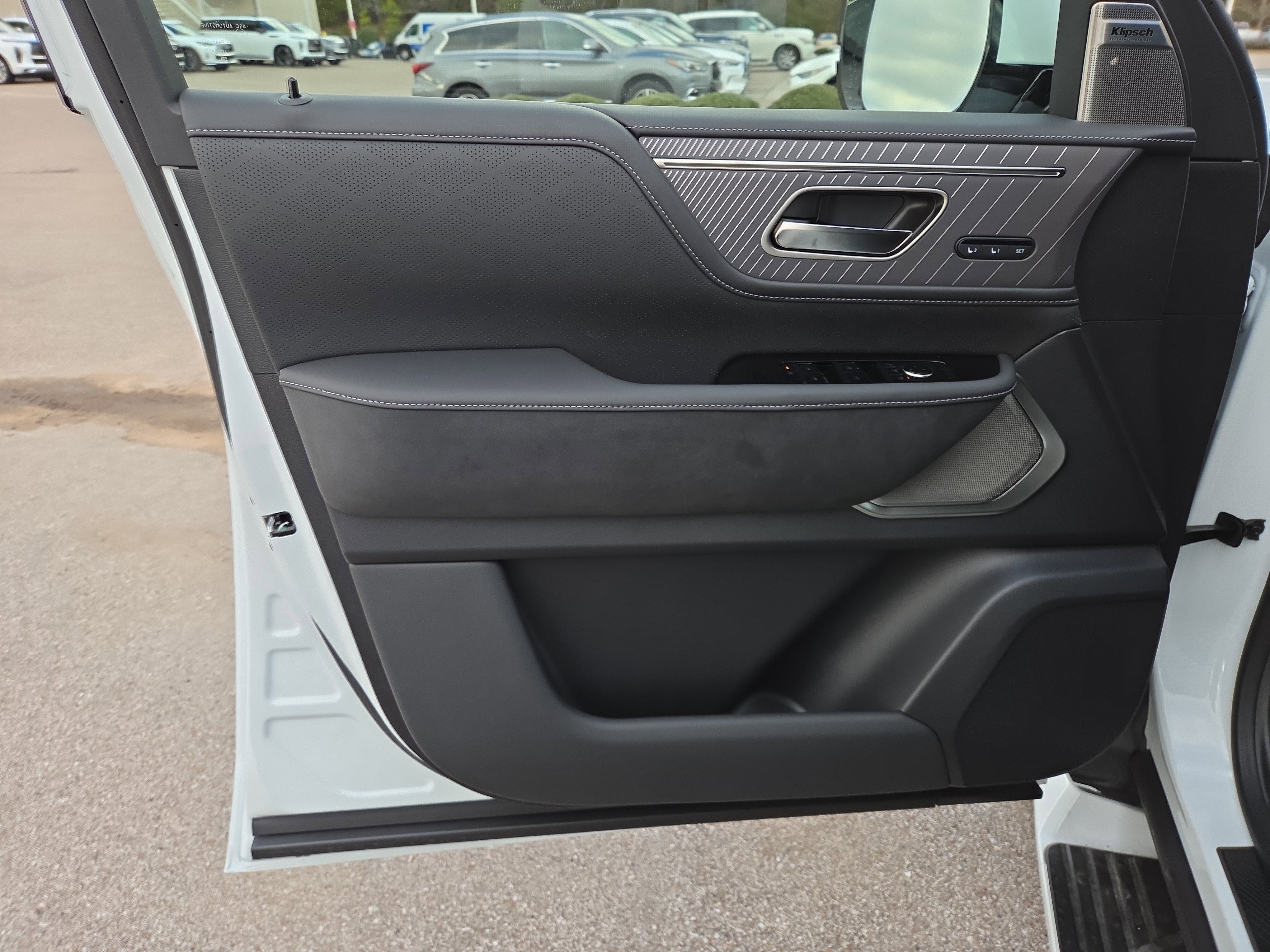 New 2026 INFINITI QX80 Autograph w/ Premium Cargo Package image 5