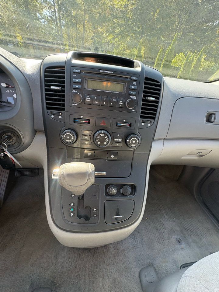 Used 2006 Kia Sedona LX image 19