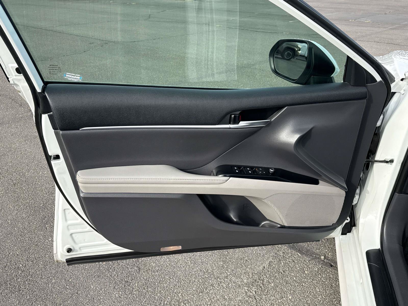 Used 2020 Toyota Camry XLE w/ Carpet Mat Package FWD image 12