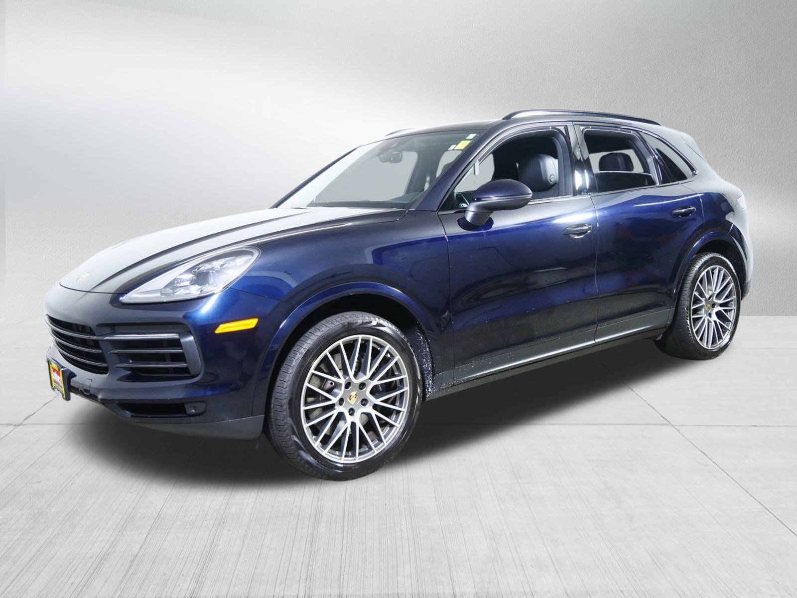 Used 2022 Porsche Cayenne Platinum Edition image 3