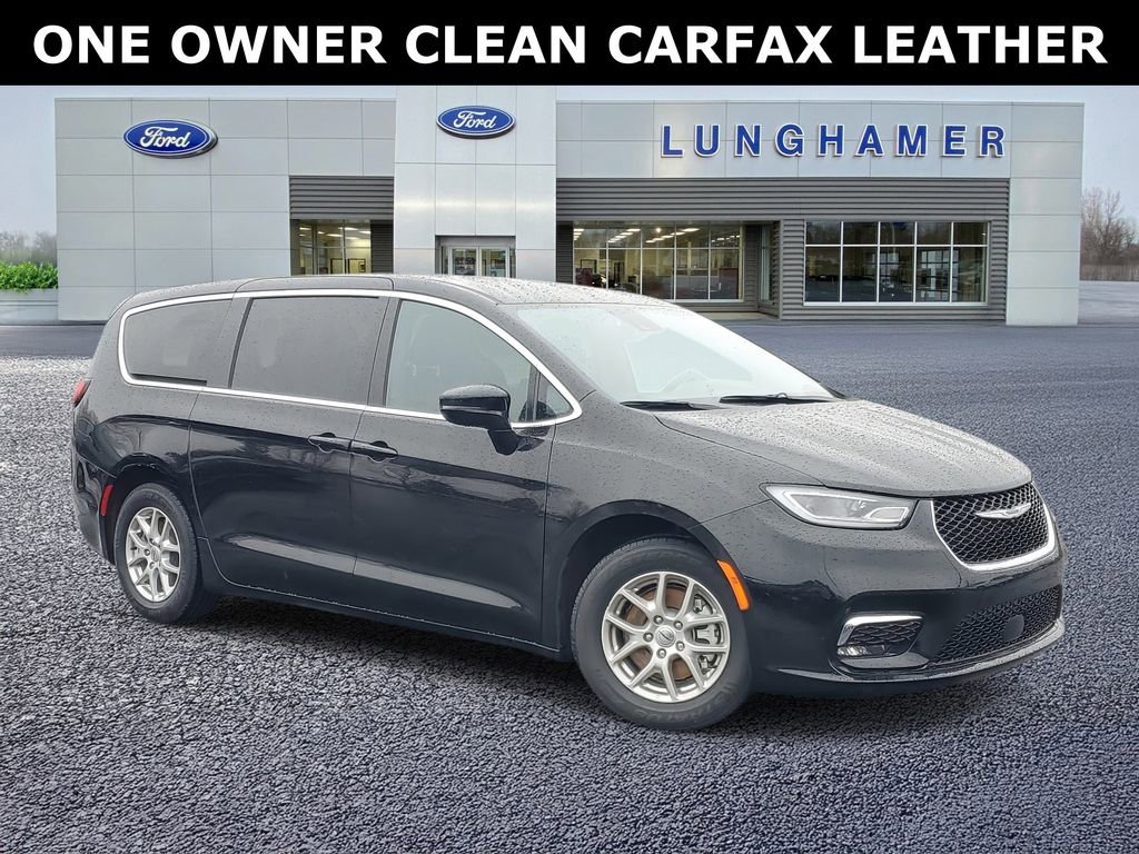 Used 2025 Chrysler Pacifica Select image 1