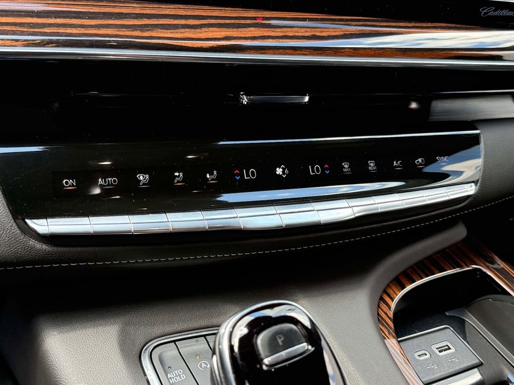 Used 2024 Cadillac Escalade ESV Luxury AWD/4WD image 27