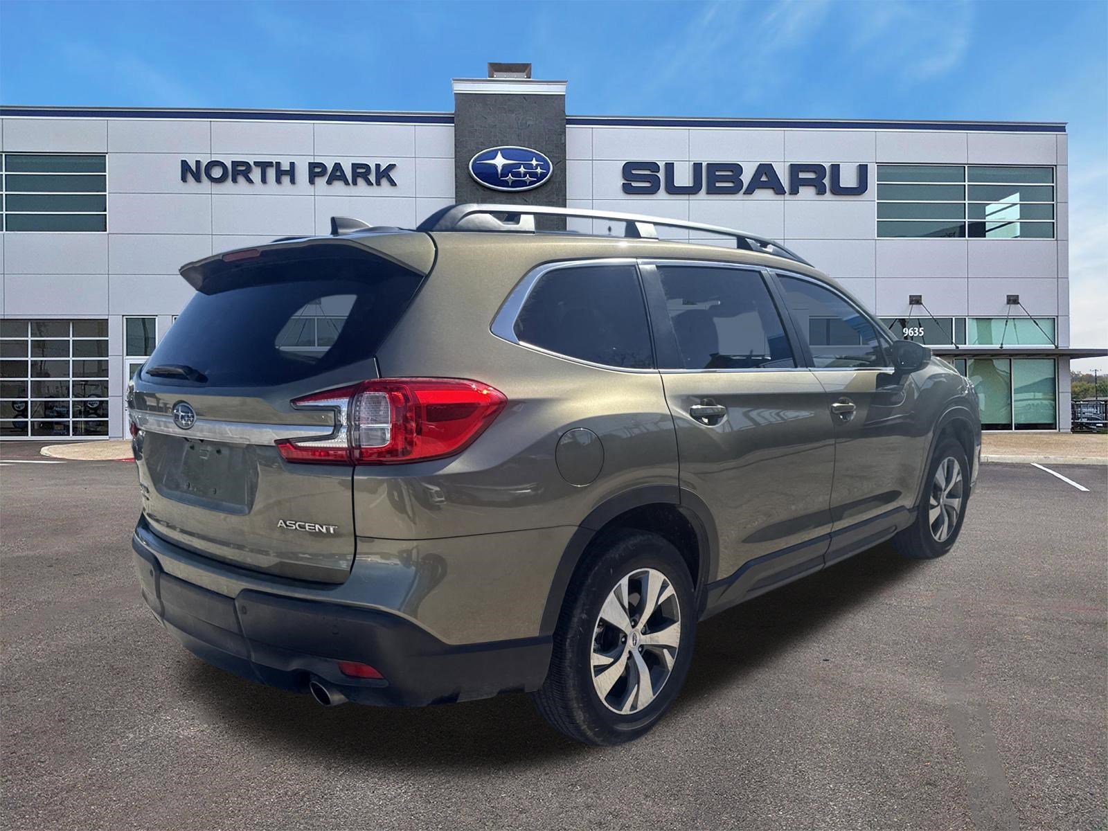 Certified 2024 Subaru Ascent Premium w/ Convenience Package image 3