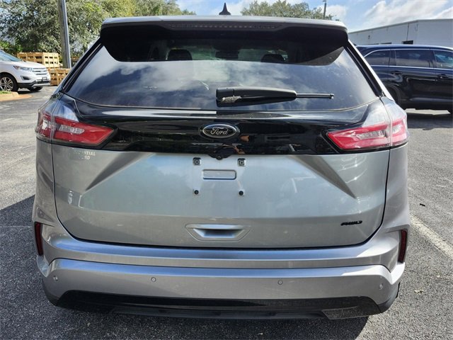 Used 2024 Ford Edge SE w/ Black Appearance Package image 3