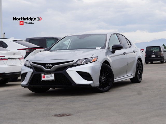 Used 2020 Toyota Camry SE w/ Carpet Mat Package FWD image 2
