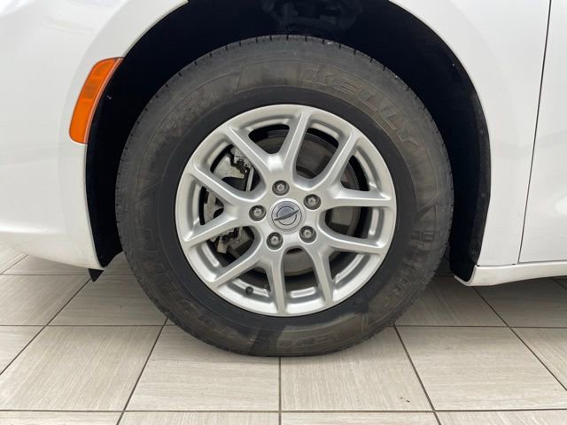 Used 2022 Chrysler Pacifica Touring-L image 7