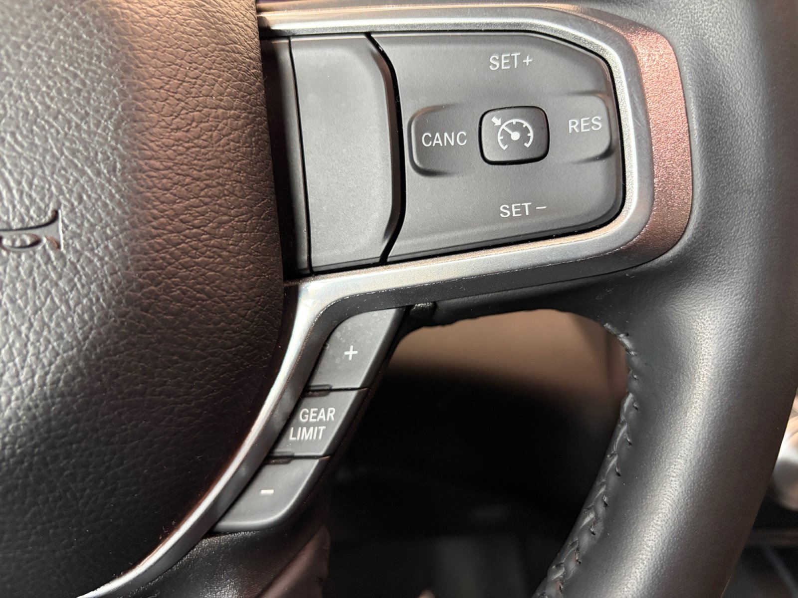 Used 2023 RAM 1500 Laramie AWD/4WD image 18