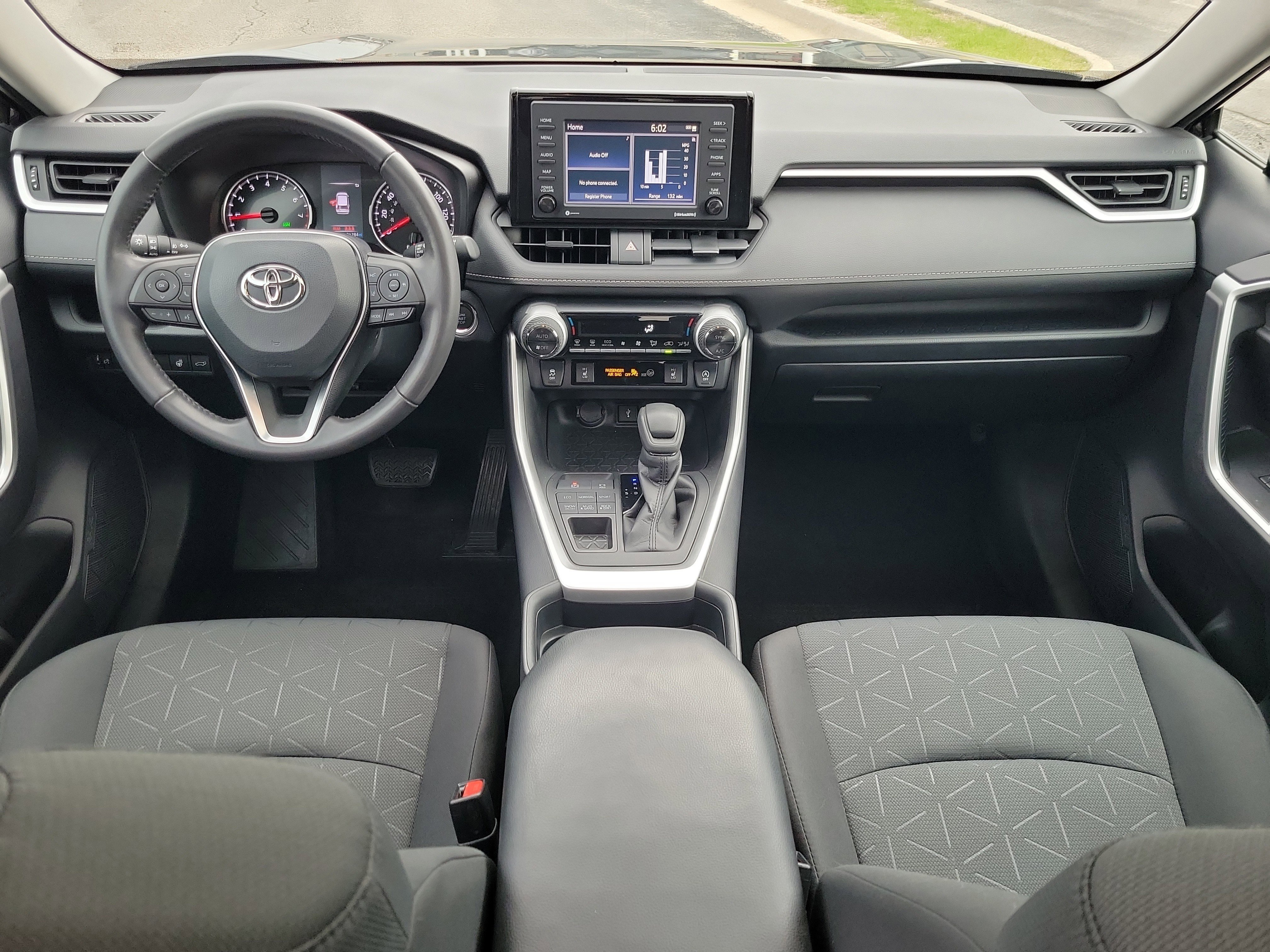 Used 2020 Toyota RAV4 XLE w/ Convenience Package image 15