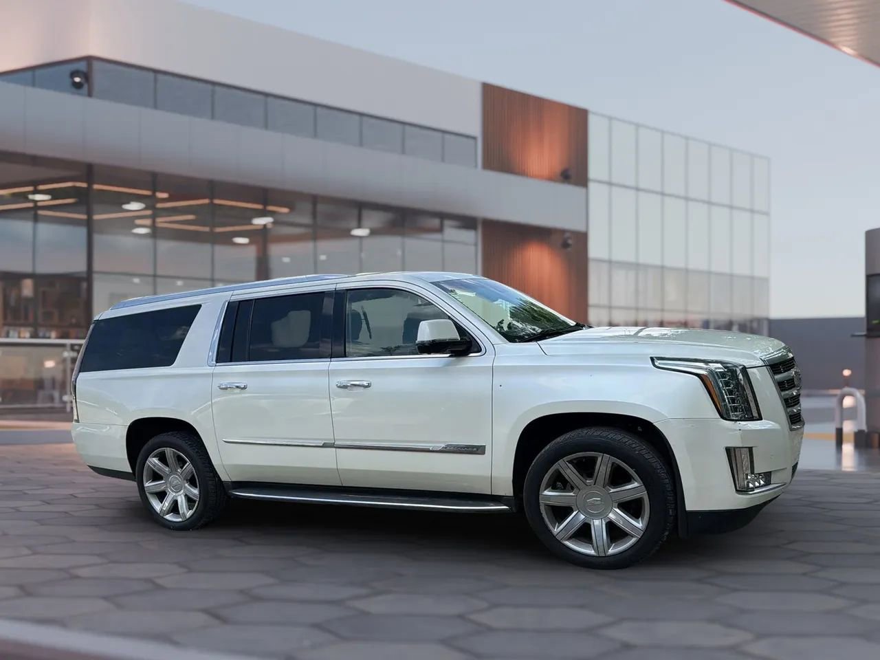 Used 2015 Cadillac Escalade ESV Luxury AWD/4WD image 15