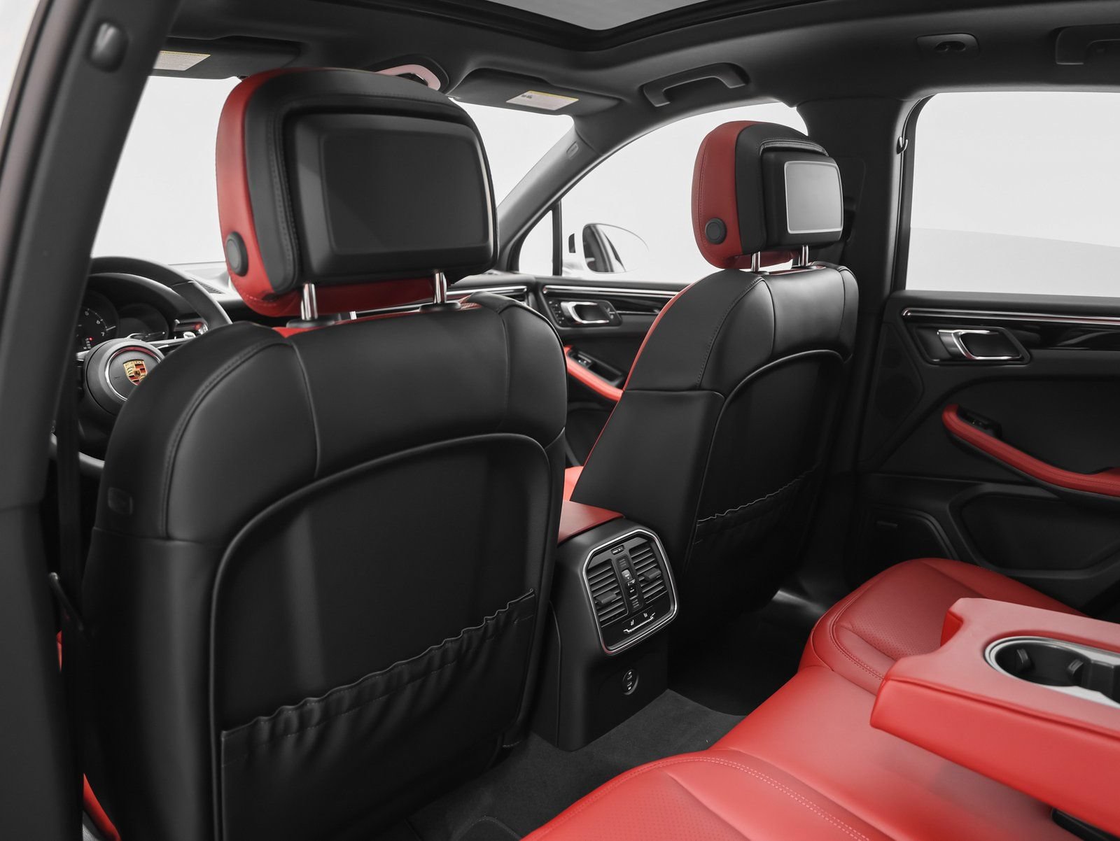Certified 2026 Porsche Macan AWD/4WD image 42
