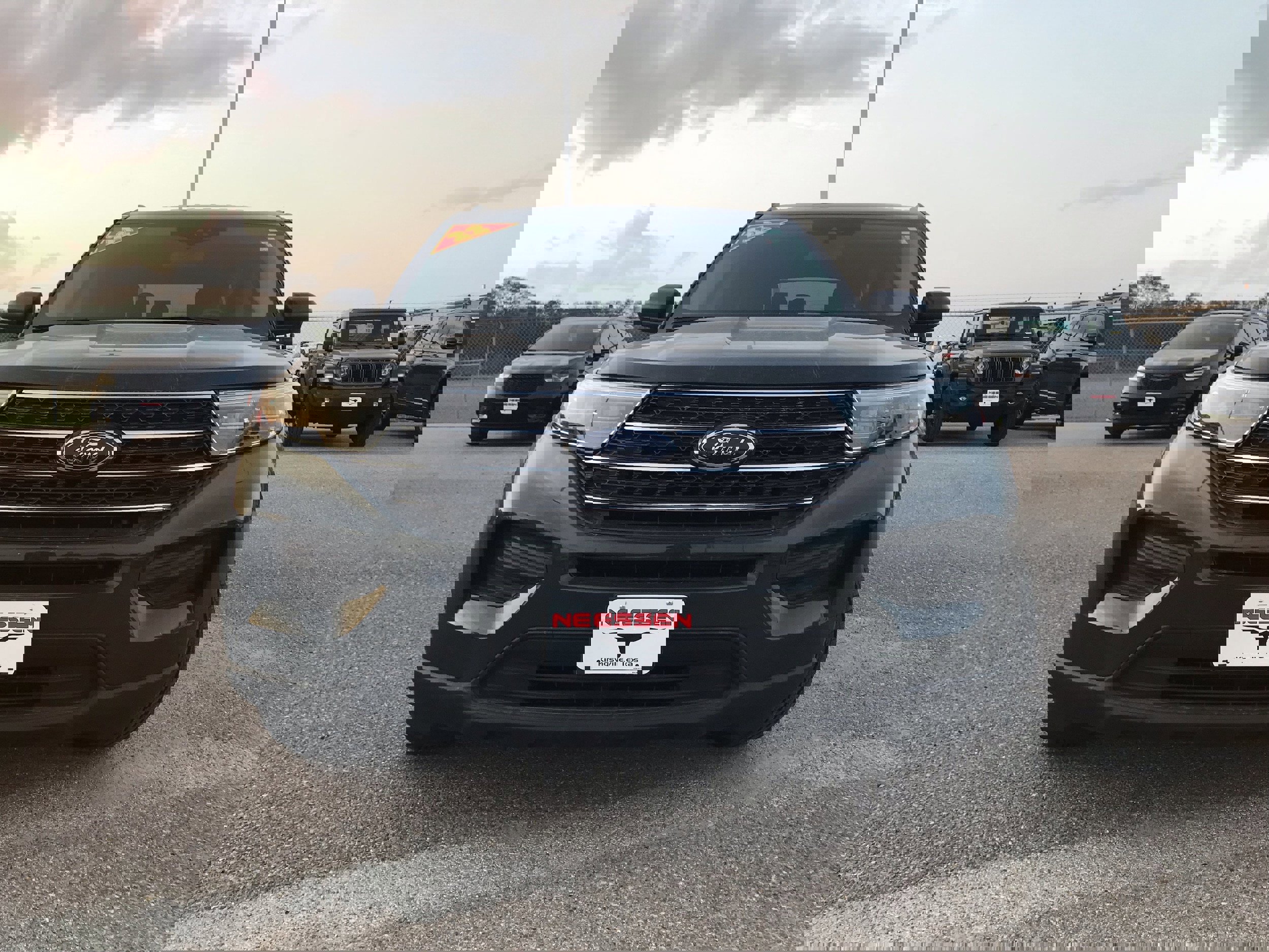 Used 2022 Ford Explorer XLT image 2