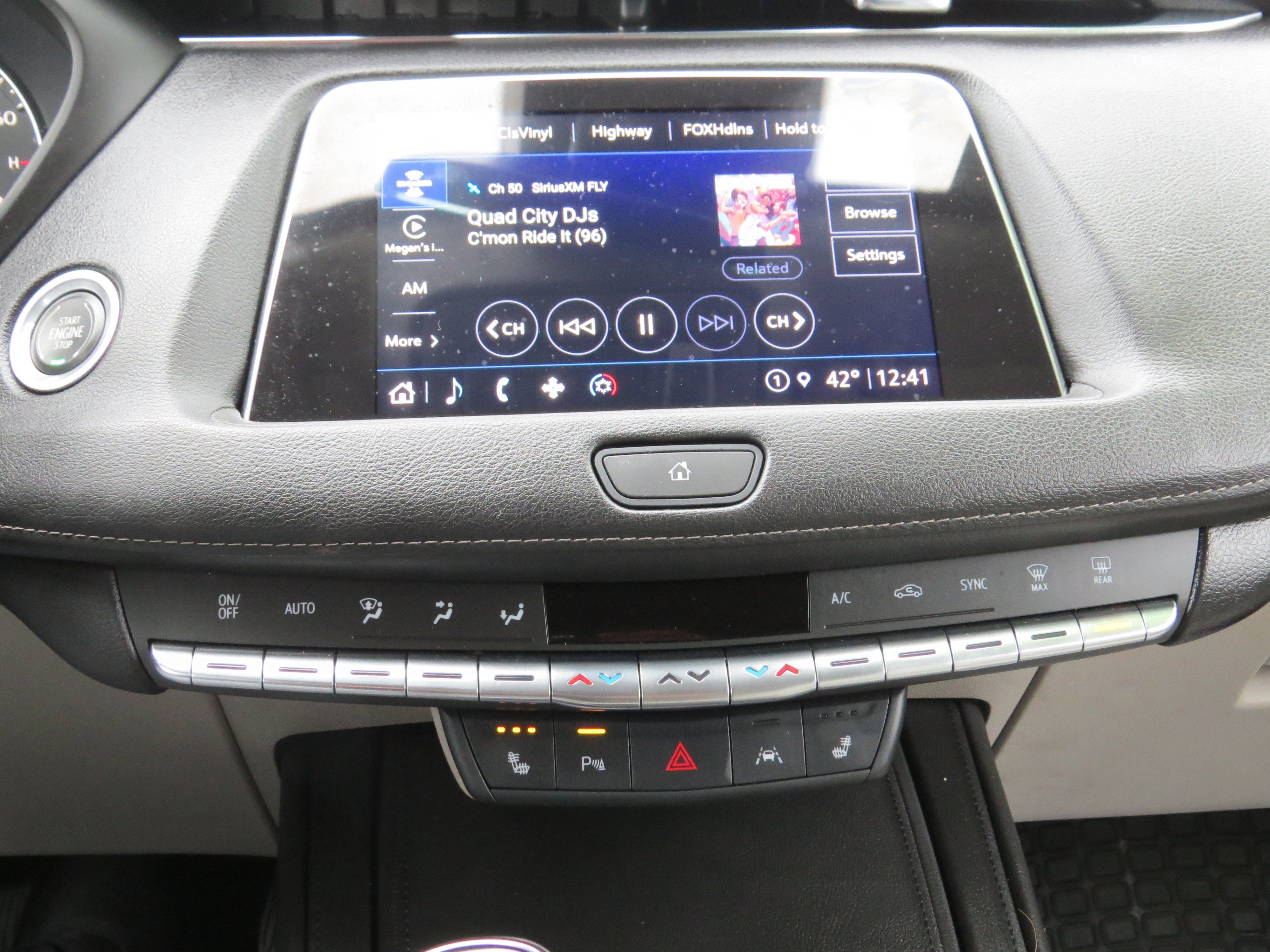 Certified 2023 Cadillac XT4 Luxury w/ Cold Weather Package image 28