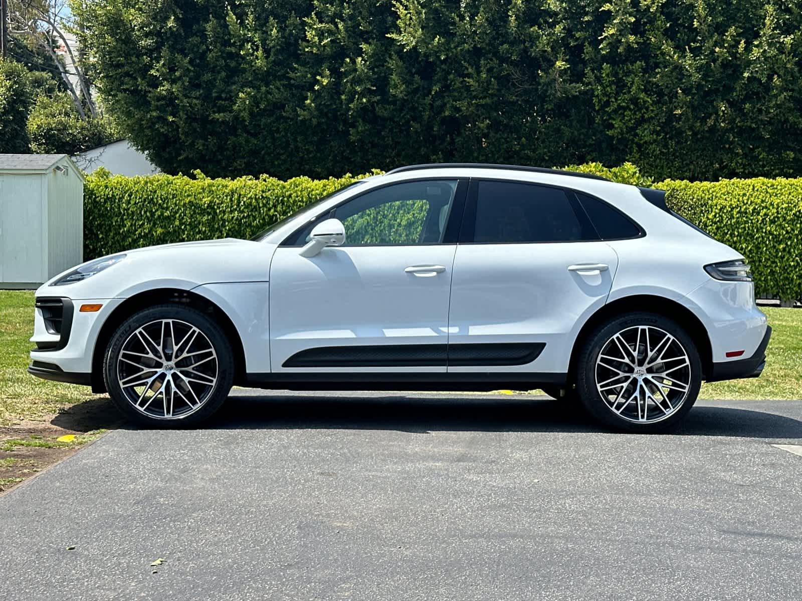 New 2026 Porsche Macan AWD/4WD image 2