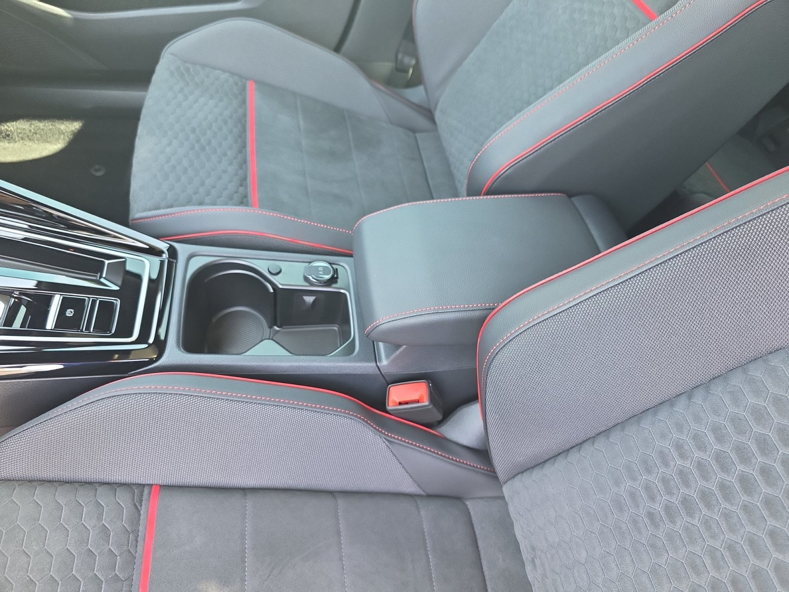 Certified 2025 Volkswagen Golf S FWD image 15