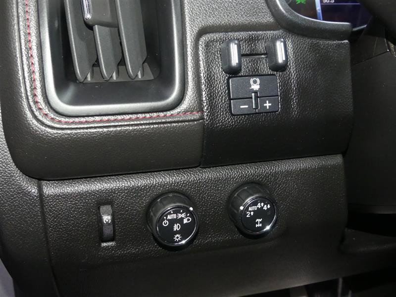 Used 2017 GMC Canyon SLE w/ All Terrain Package AWD/4WD image 27