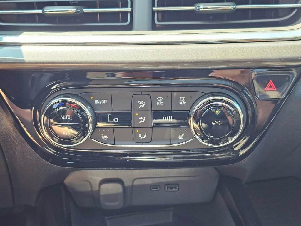 New 2026 Chevrolet Trax ACTIV w/ Sunroof Package FWD image 31
