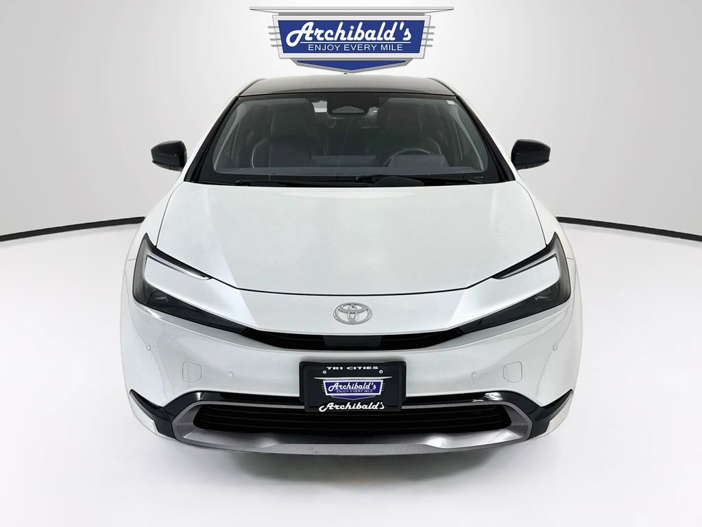 Used 2024 Toyota Prius XLE AWD/4WD image 2