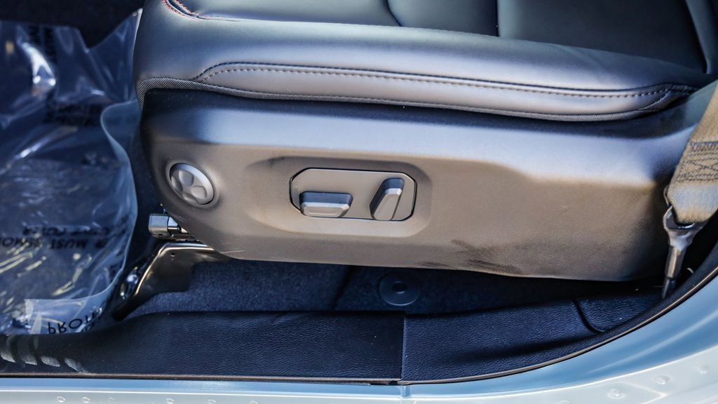 New 2026 Jeep Gladiator Rubicon w/ Steel Power Dome Hood Package AWD/4WD image 23