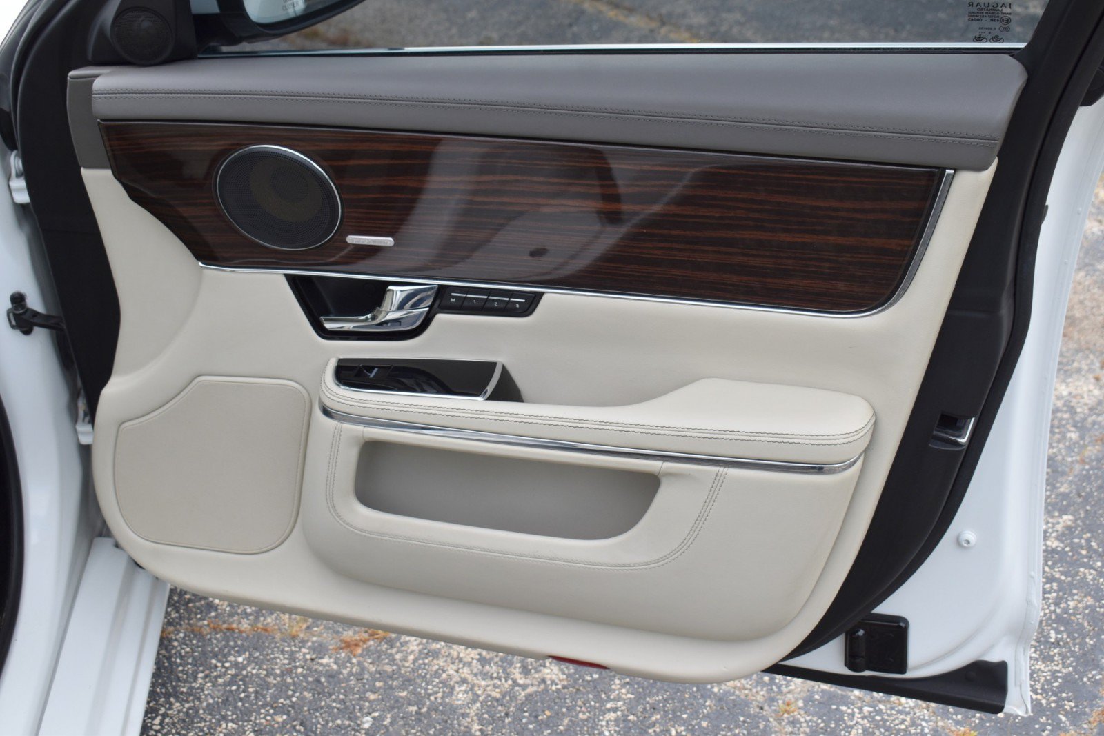 Used 2011 Jaguar XJ L RWD image 45