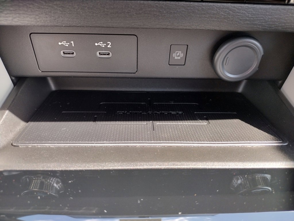 New 2025 Mitsubishi Outlander SE image 30