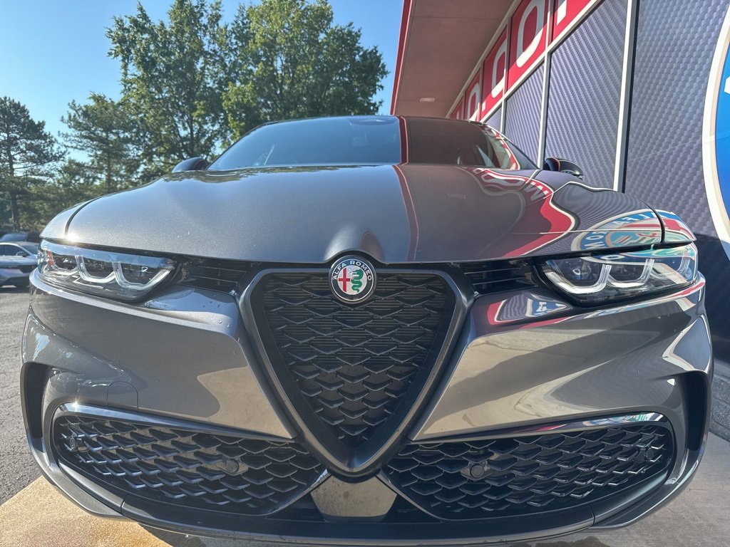 New 2025 Alfa Romeo Tonale Veloce w/ Premium Package image 4