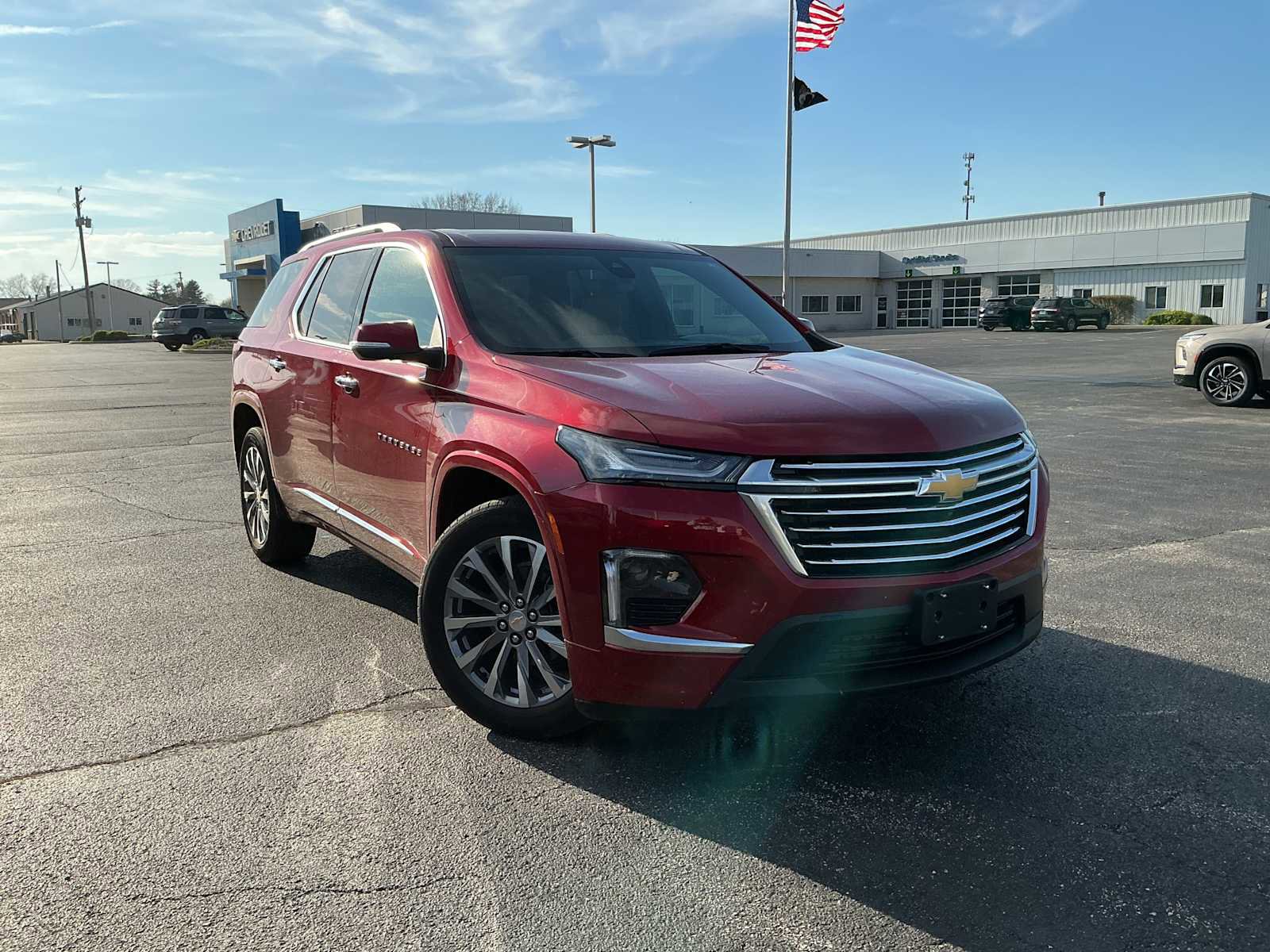 Used 2023 Chevrolet Traverse Premier FWD image 1