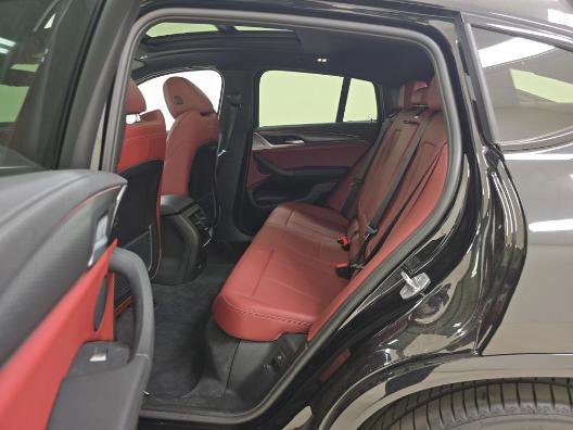 Used 2025 BMW X4 M40i w/ Parking Assistance Package image 12