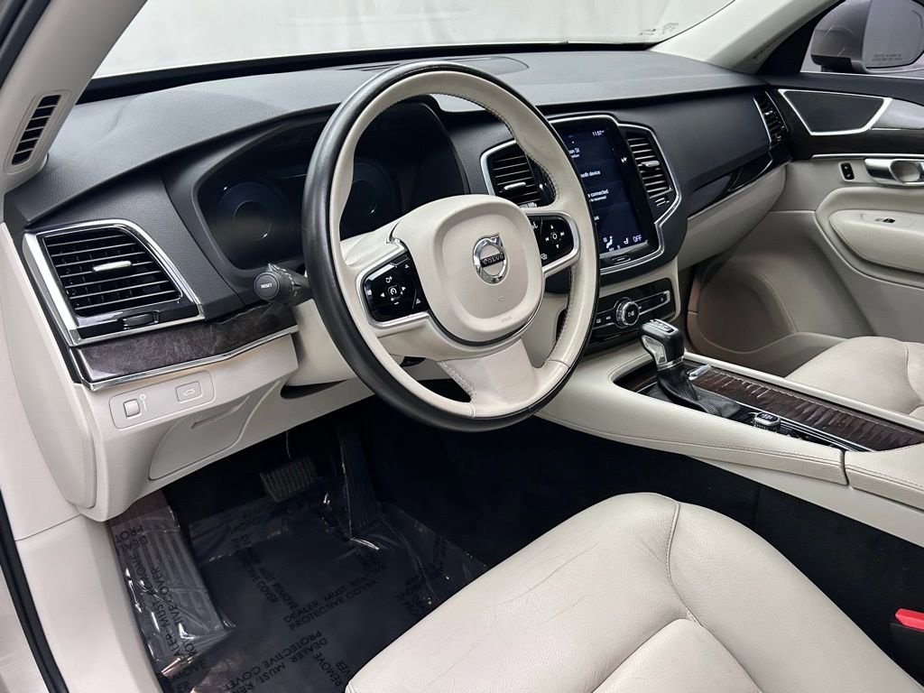 Used 2018 Volvo XC90 T6 Momentum w/ Convenience Package AWD/4WD image 11