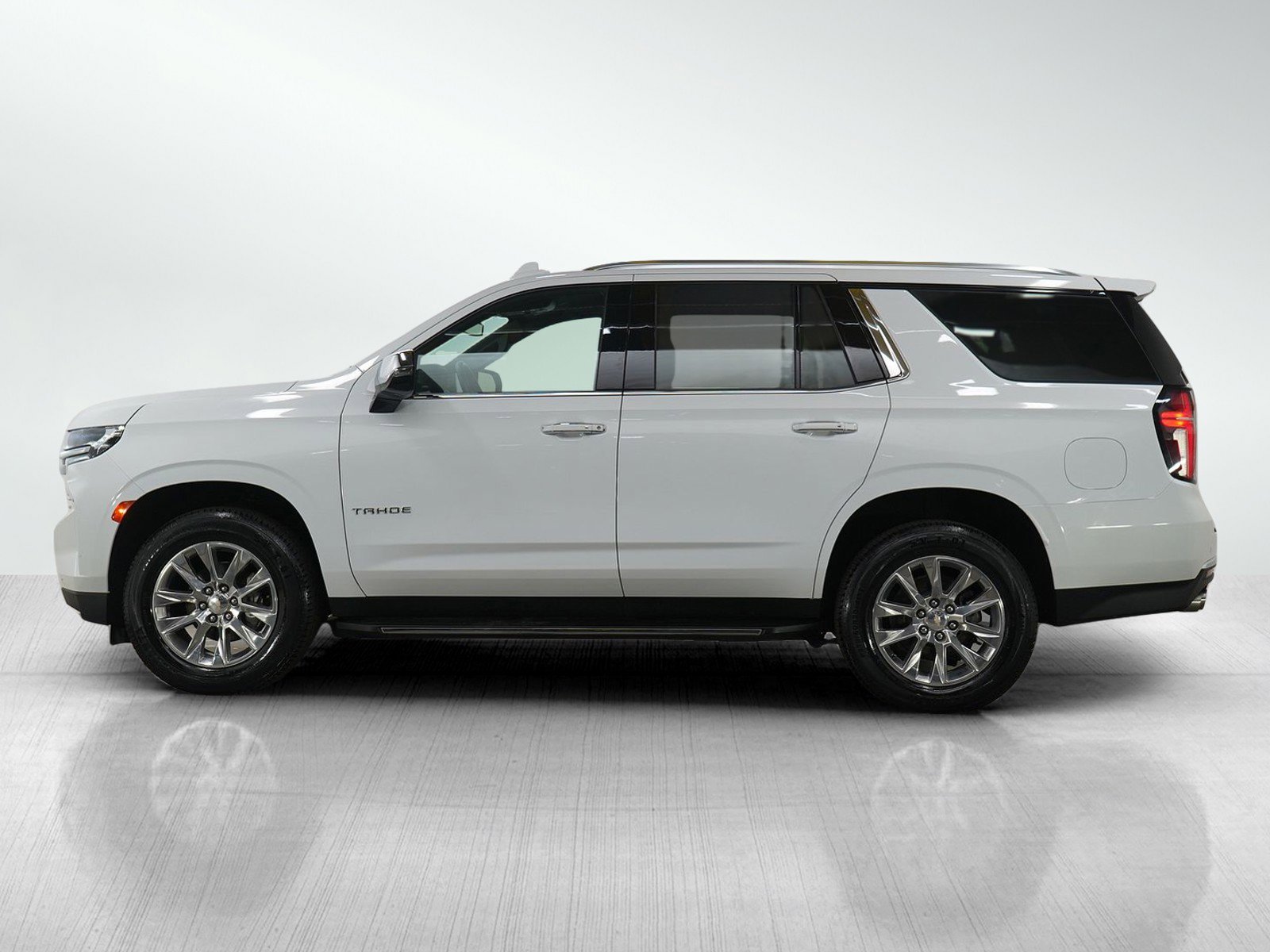 Used 2024 Chevrolet Tahoe Premier AWD/4WD image 3