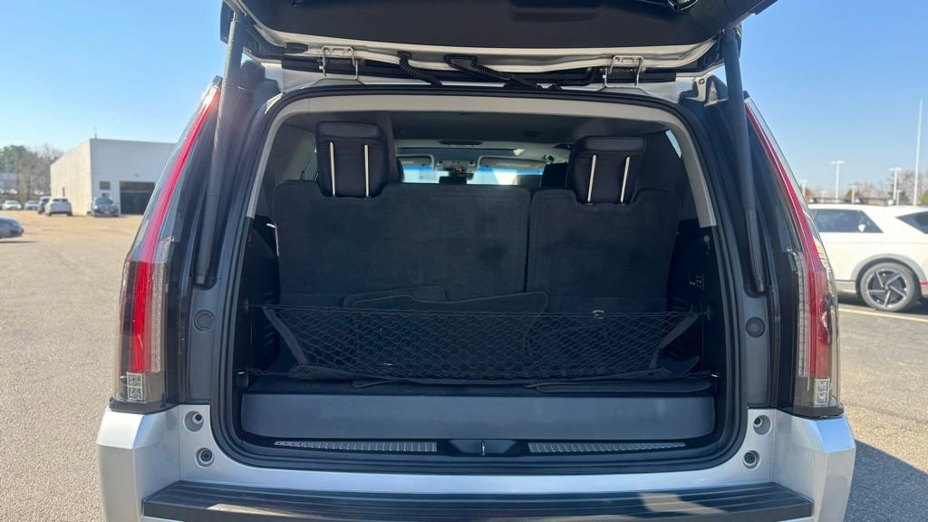 Used 2019 Cadillac Escalade Luxury w/ LPO, Radiant Package image 9