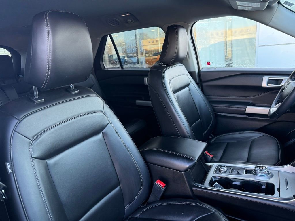 Used 2022 Ford Explorer XLT w/ Equipment Group 202A image 30