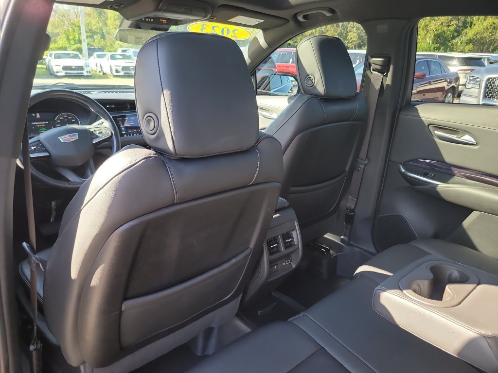 Used 2023 Cadillac XT4 Luxury w/ Cold Weather Package AWD/4WD image 11