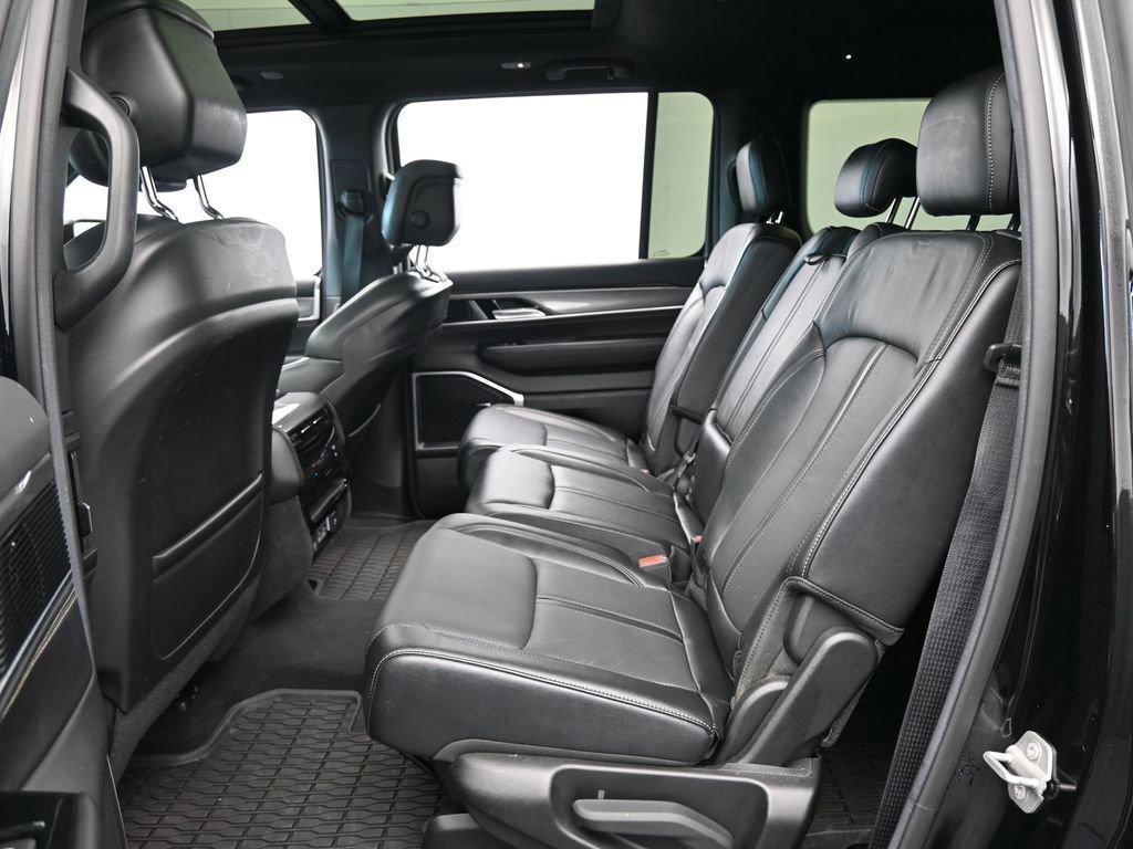 Used 2022 Jeep Wagoneer Series II image 35