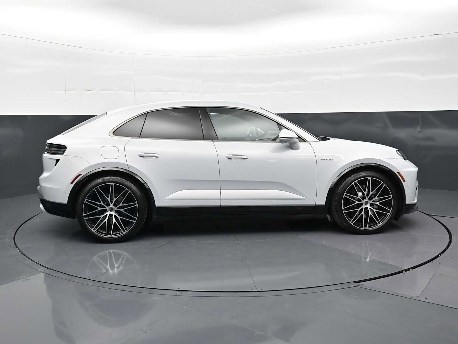 New 2026 Porsche Macan Turbo Electric AWD/4WD image 32