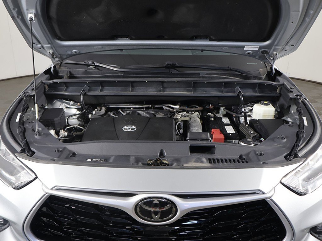 Used 2020 Toyota Highlander XLE image 21