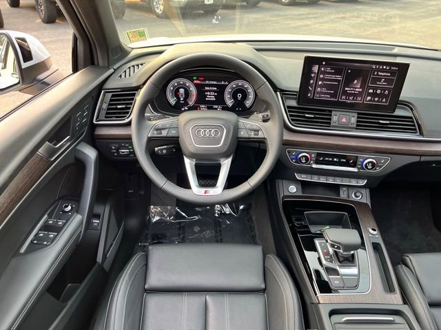 Used 2024 Audi Q5 e Prestige w/ Prestige Package image 27