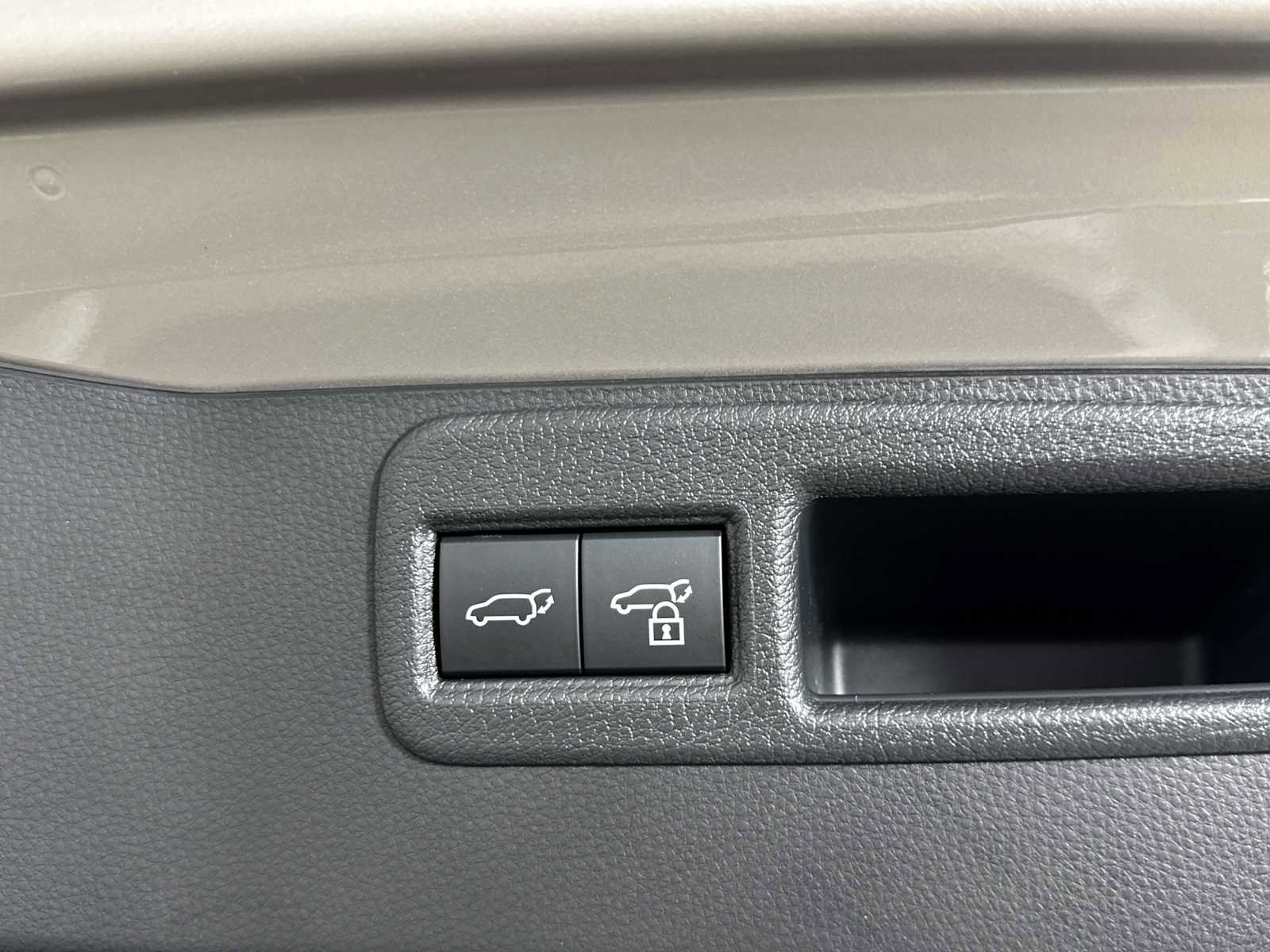 Used 2024 Toyota Venza LE AWD/4WD image 26