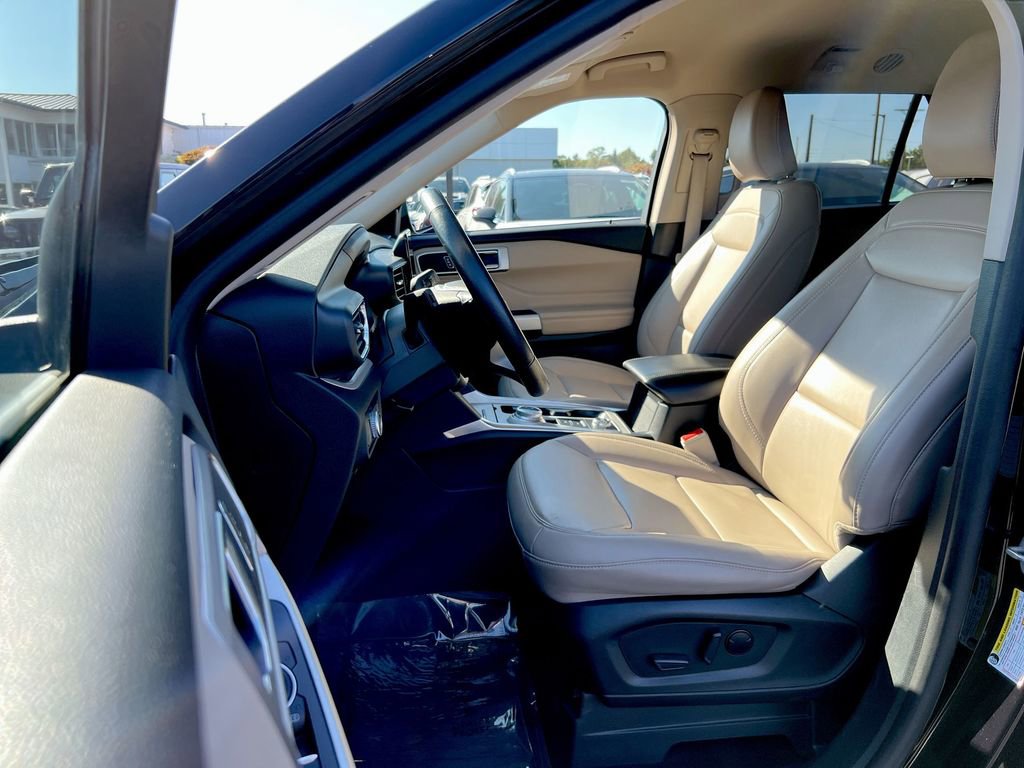 Used 2023 Ford Explorer XLT w/ Equipment Group 202A image 17
