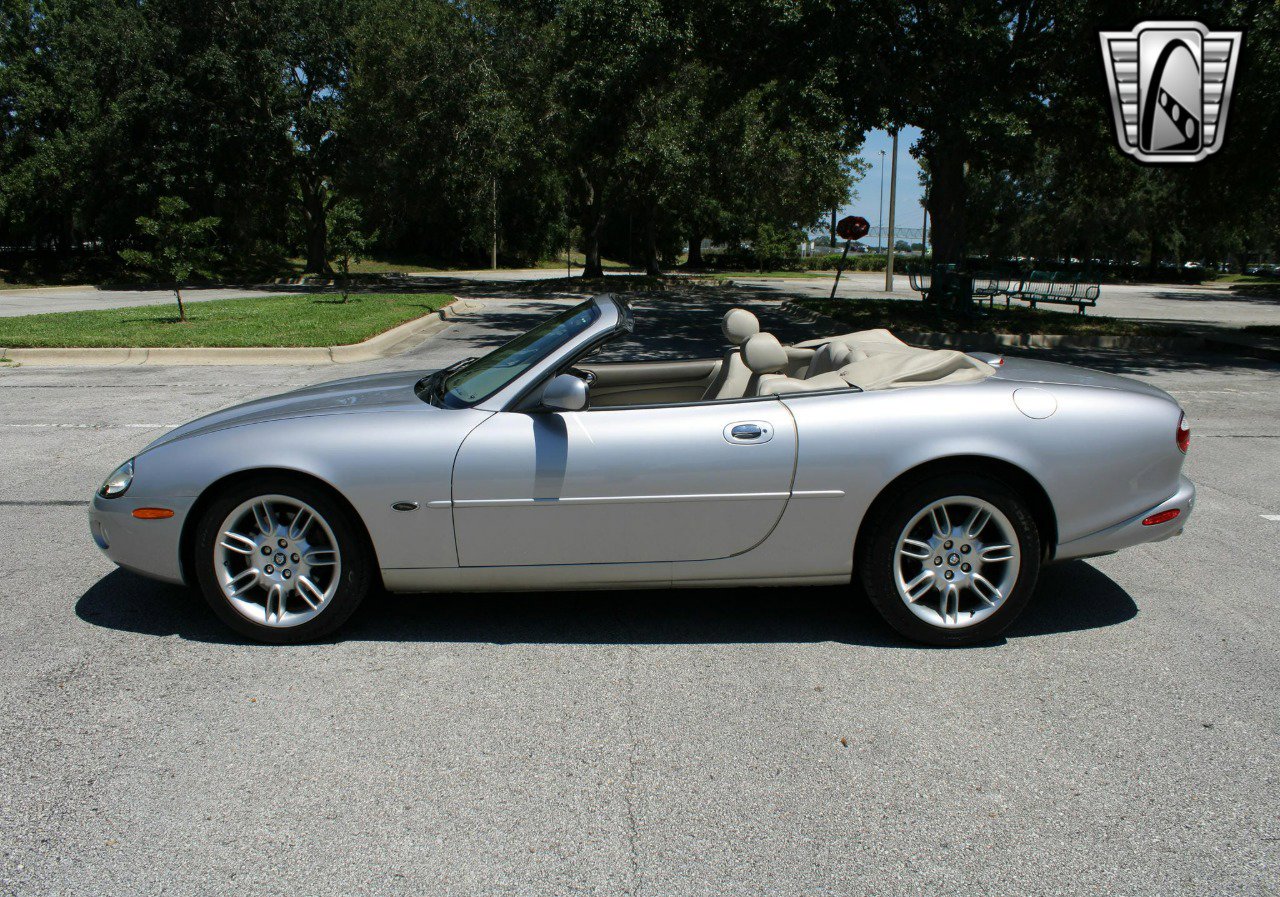 Used 2002 Jaguar XK8 Convertible image 13