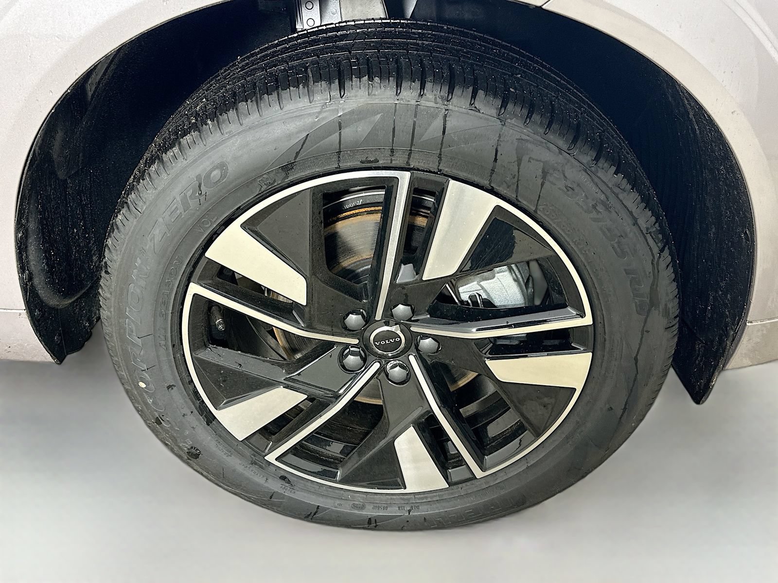New 2026 Volvo XC60 B5 Plus w/ Protection Package Premier AWD/4WD image 10