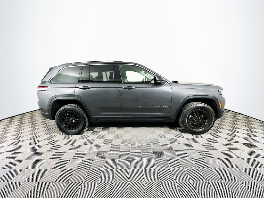 Certified 2022 Jeep Grand Cherokee Laredo w/ Luxury Tech Group I image 14