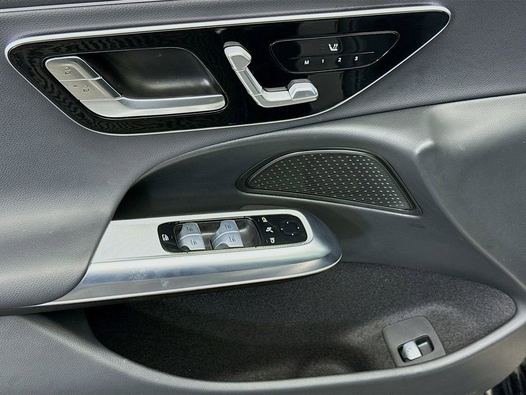 Used 2025 Mercedes-Benz E 350 Sedan image 22