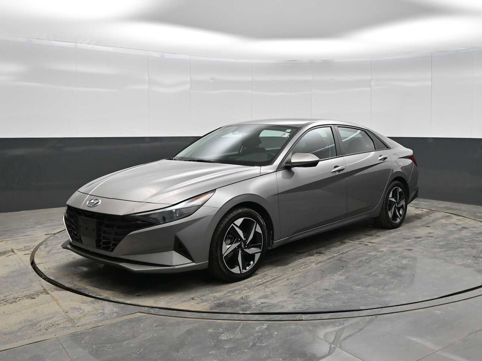 Used 2023 Hyundai Elantra SEL w/ Convenience Package image 4