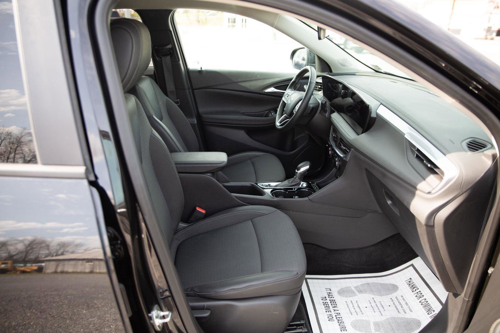 Used 2025 Buick Encore GX Preferred AWD/4WD image 15