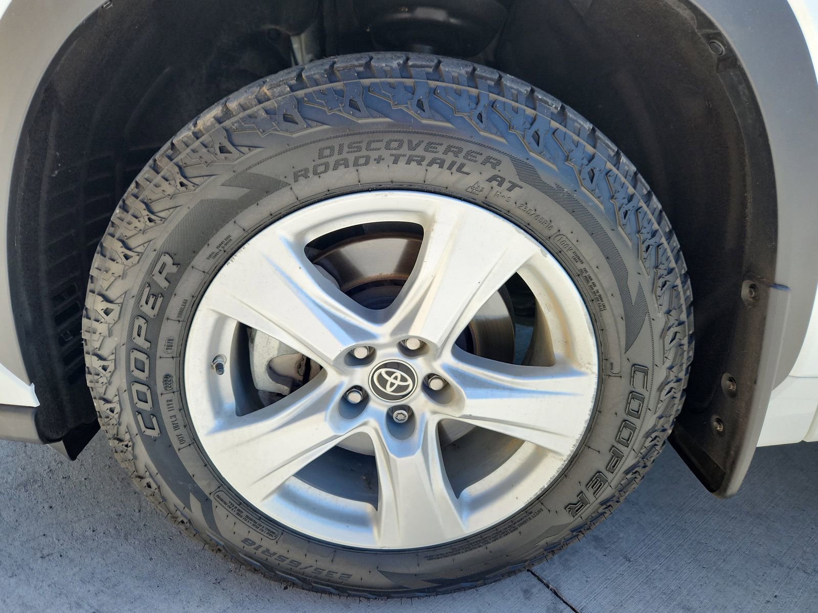 Used 2022 Toyota Highlander L AWD/4WD image 18