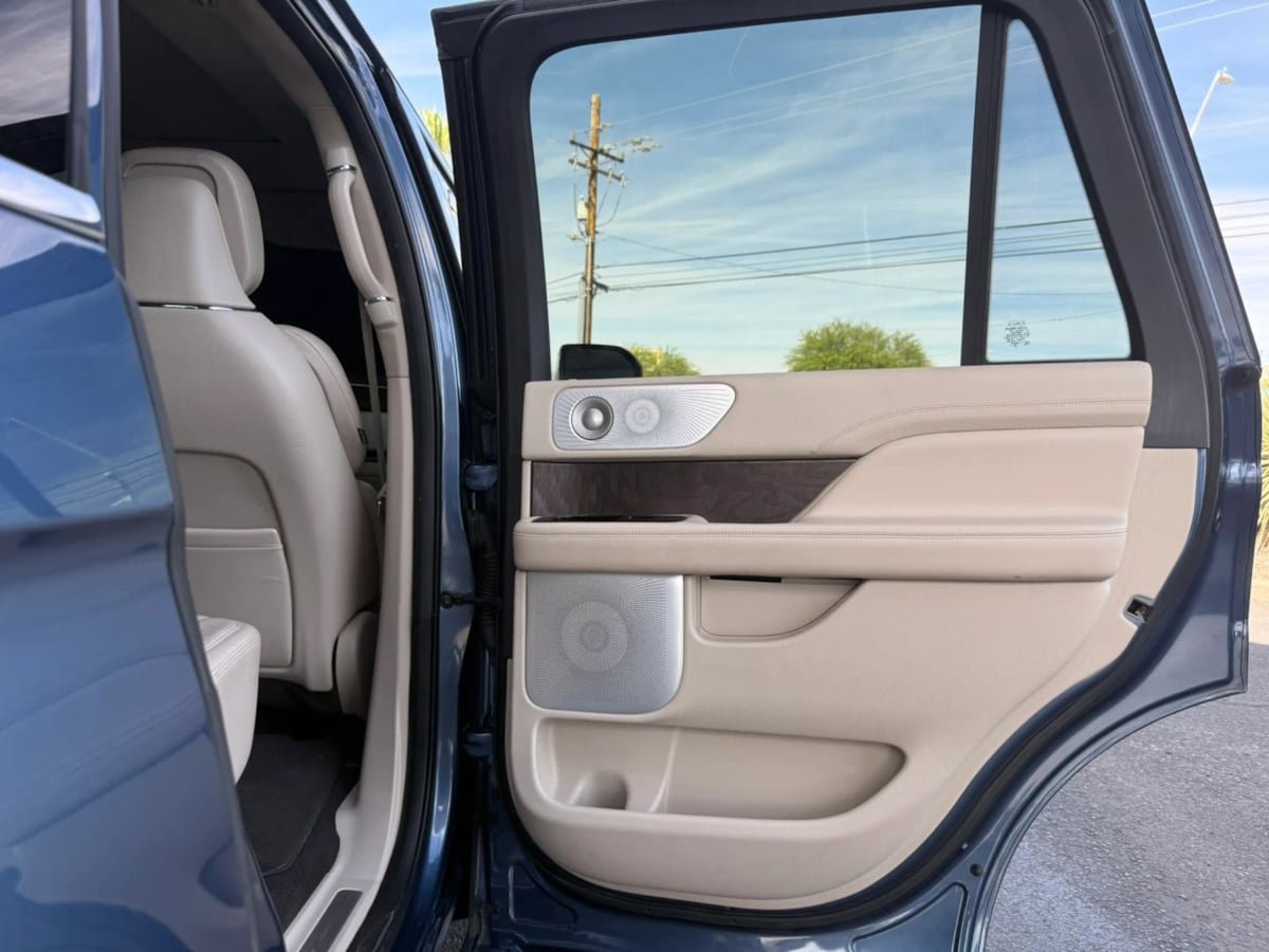 Used 2020 Lincoln Navigator Reserve w/ Luxury Package AWD/4WD image 36