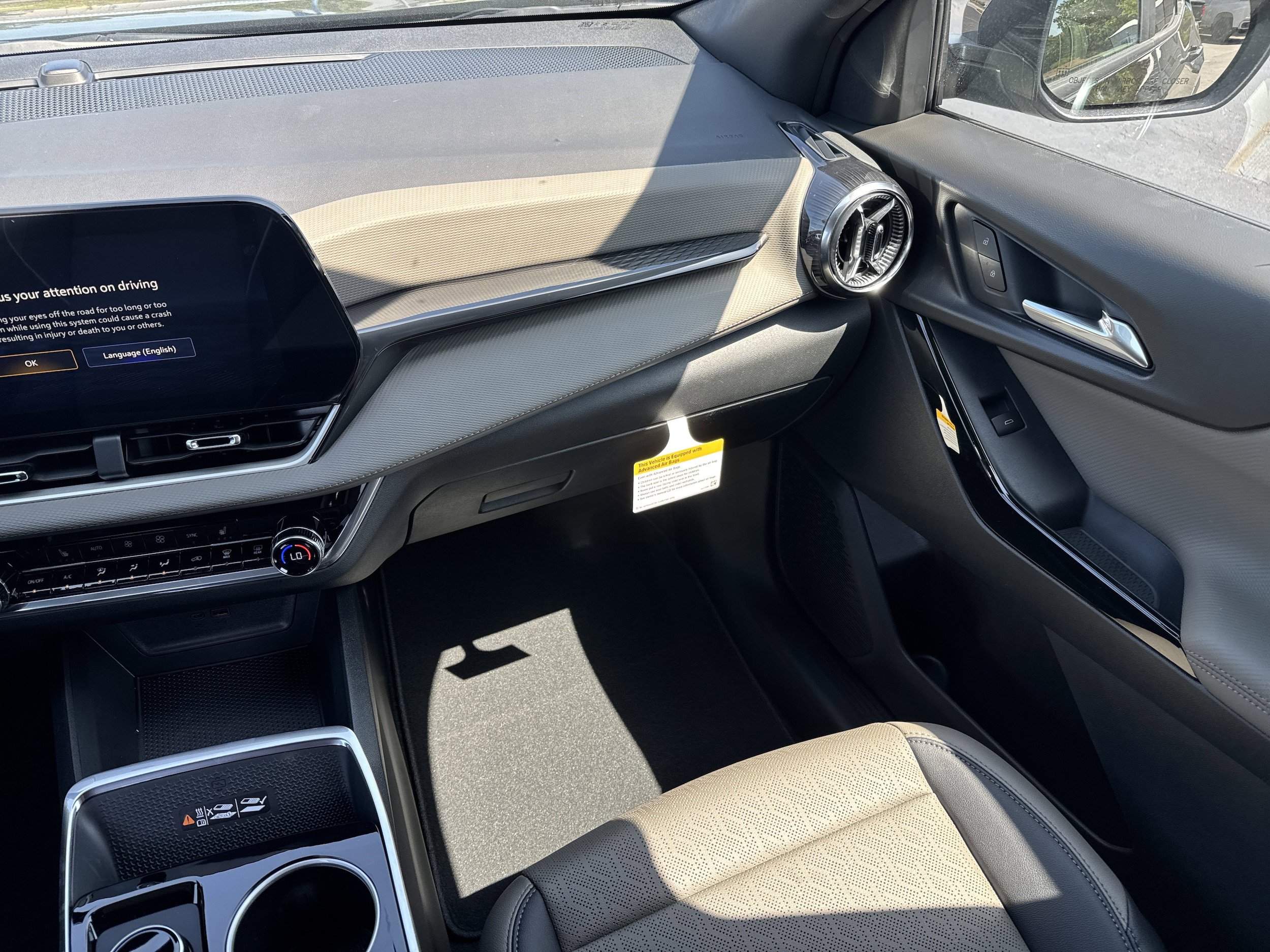 New 2026 Chevrolet Equinox LT w/ Convenience Package II FWD image 17