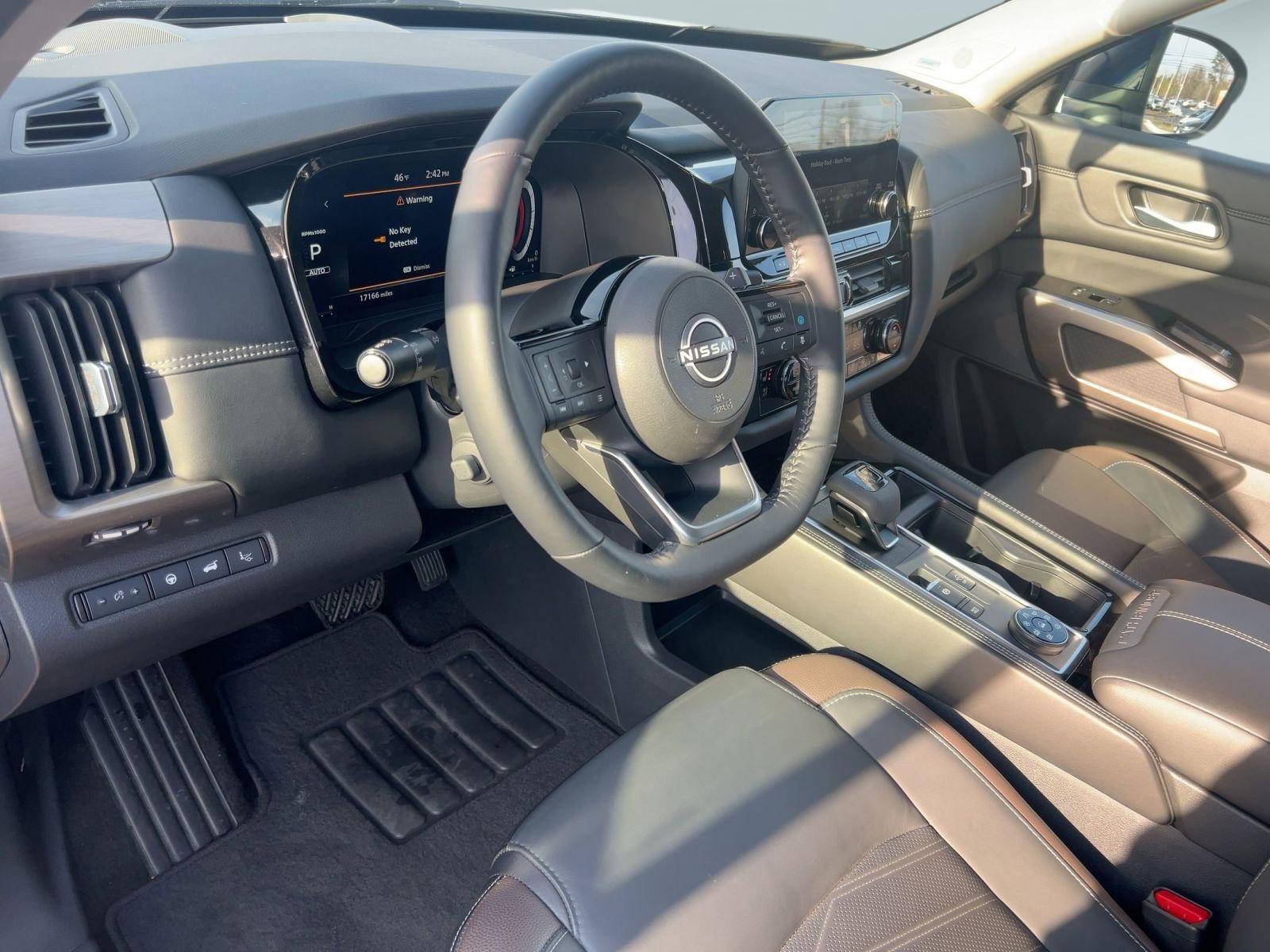 Used 2024 Nissan Pathfinder Platinum w/ Cargo Package image 4