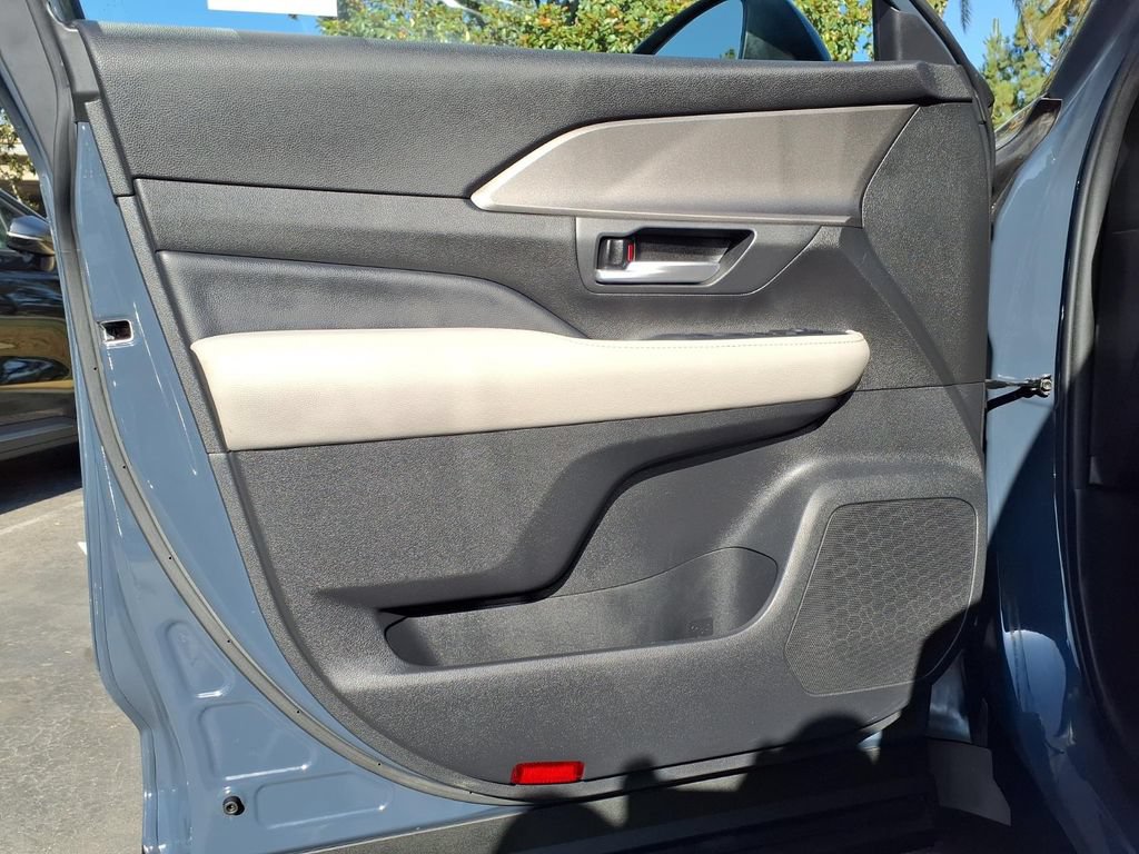 Used 2024 Toyota Grand Highlander AWD image 21
